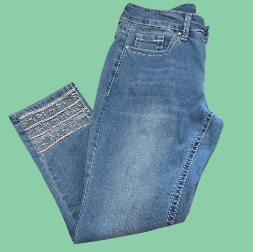 a.n.a Light Blue Cropped Jeans with Embroidered Detail